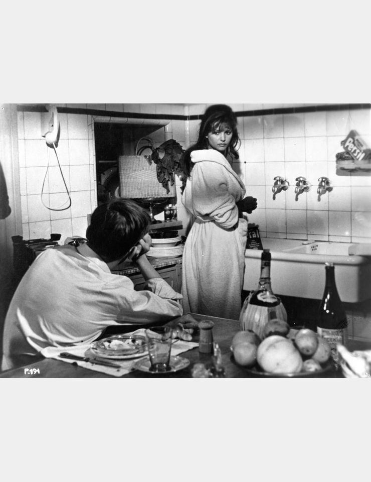 Cartel oficial del evento Claudia Cardinale | LA RAGAZZA CON LA VALIGIA